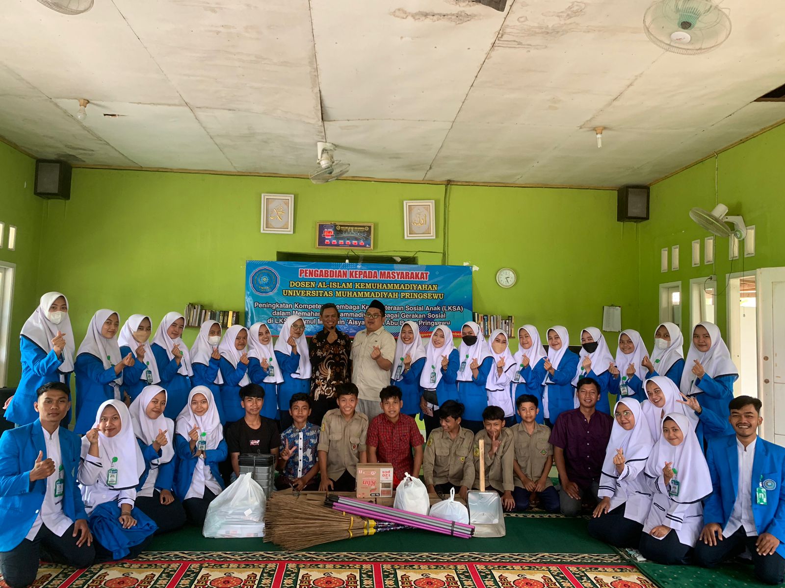 MAHASISWA FAKULTAS KESEHATAN UMPRI BERKUNJUNG KE LKSA UMUL MUKMININ AISYAH BINTI ABU BAKAR PRINGSEWU